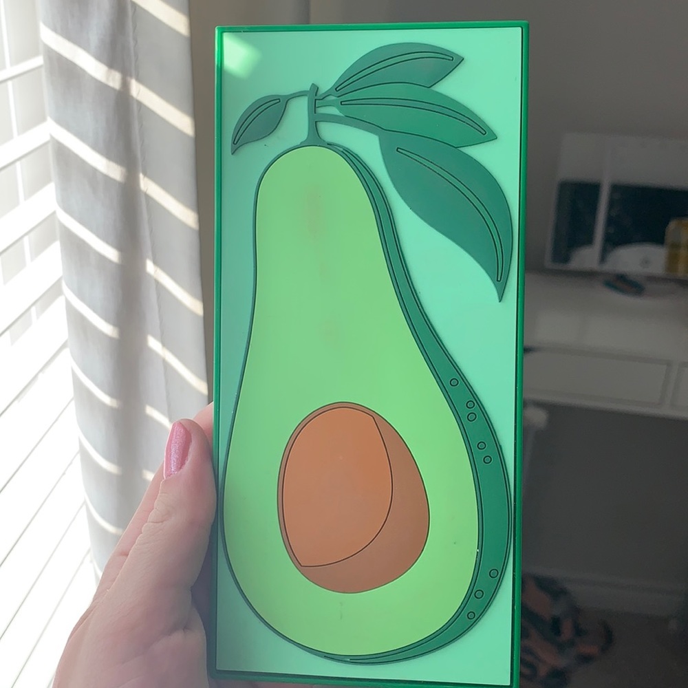 I ❤️ revolution tasty avocado palette